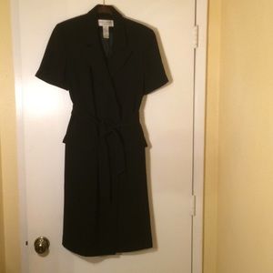 Jones New York Size 8 Shirt Dress in Black
